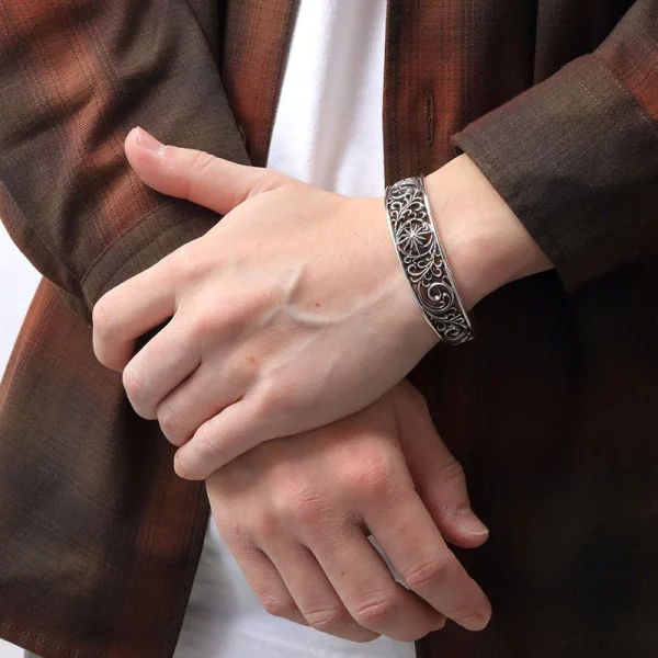 Sun Symbol and Arabesque Openwork Bangle - รูปภาพ 6