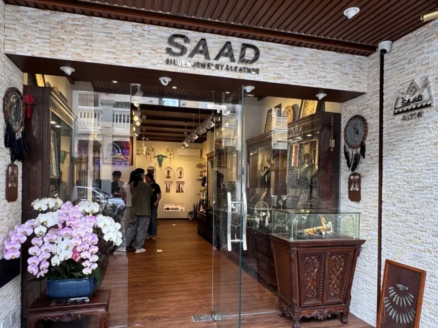 Saad-Zhongshan-Pedestrian-Street-Store.webp
